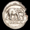 Julio César. Denario de plata (3,62 g.). Roma, 54-51 a.C. Craw-443/1. EBC.