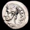 Augusto. Quinario. (1,83 g.). Emérita. 32 a.C. a 14 d.C.. RIC-1-B. UNC-. Raro en esta condición. Busto a izquierda.